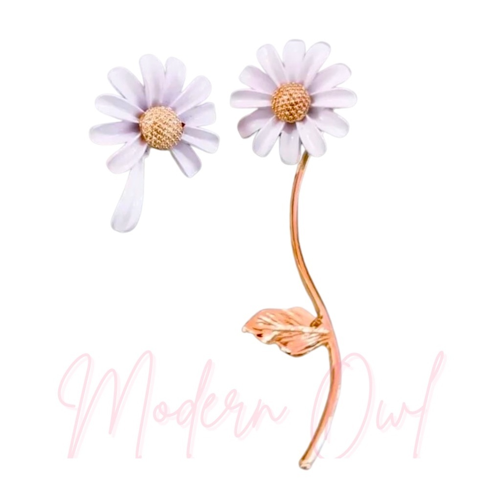 🌻 Asymmetric Daisy Earrings